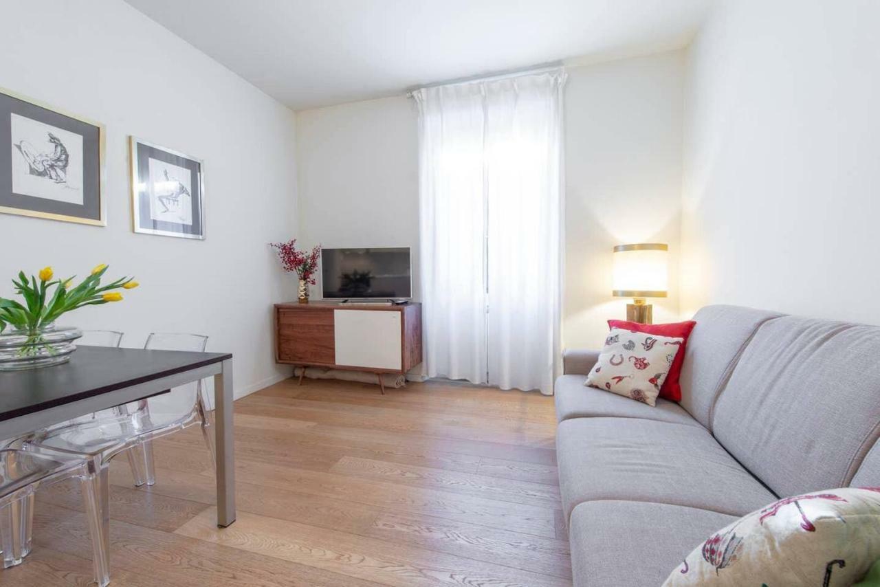 Joivy 1Br Apt In Isola With Stunning View To Bosco Verticale Milano Esterno foto